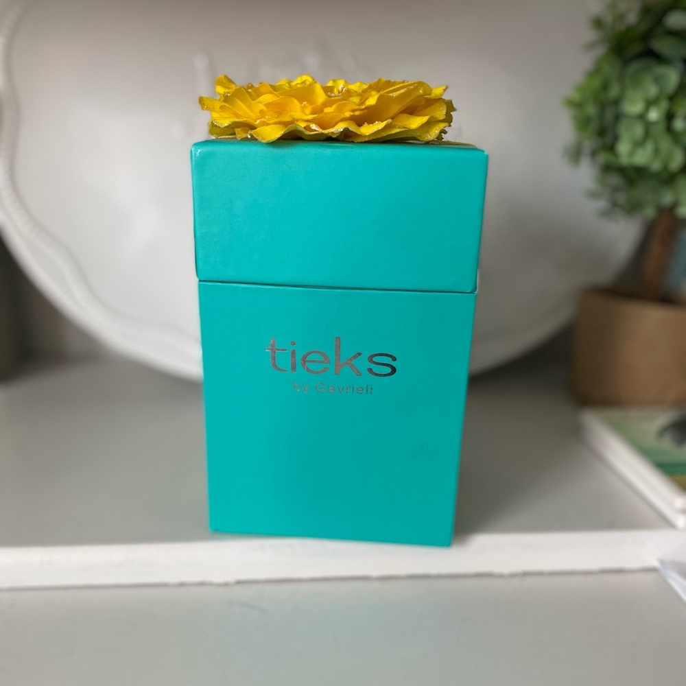 Tiek Shoe Box with flower